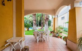 Classic Villa in Floridia with Fenced Garden